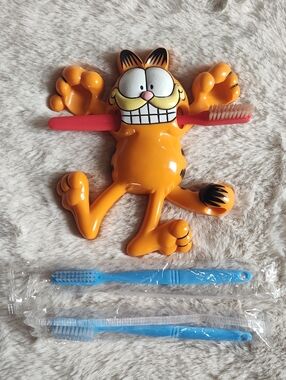 Garfield Plastic Toothbrush Holder — Orange Cartoon Wall Mount With Brushes